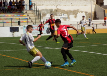 El Rusadir, en uno de los partidos jugados en el campo federativo de La Espiguera.