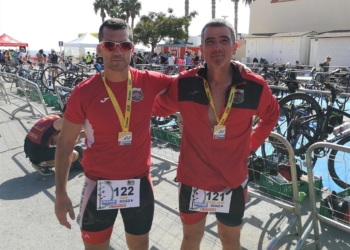 Los dos deportistas melillenses, tras la conclusión de la prueba deportiva.