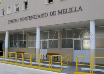 Cámaras de la prisión lo graban robando en un coche: le reclaman 2 años y medio