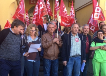 CCOO y UGT se concentran para reclamar mejores condiciones en el empleo público