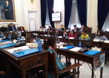 “¿Por qué paran las obras del Hospital pero ya está listo el centro comercial?”