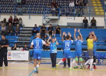 El primer entrenador del cuadro del CV Melilla, en uno de los partidos de esta temporada