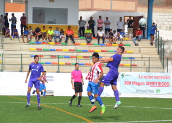Ramón, a la derecha, uno de los mejores jugadores del equipo local