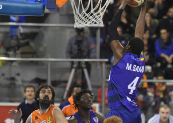 Mamadou Samb, en la recogida de un rebote.