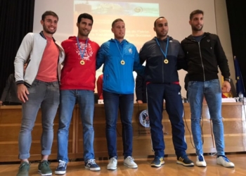 Algunos jugadores estuvieron en una entrega de trofeos en la jornada de ayer.