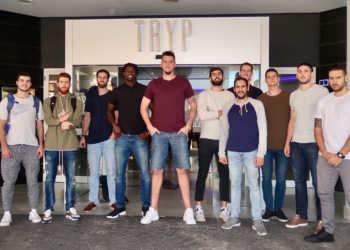 La plantilla del Melilla Baloncesto coge fuerzas en el Hotel Tryp Melilla Puerto