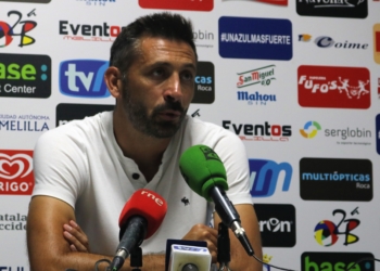 Manolo Herrero, primer entrenador del cuadro azulino, en la rueda de prensa posterior al partido ante los extremeños.