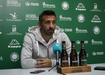 El técnico de la escuadra de nuestra ciudad, en la rueda de prensa posterior al partido frente al cuadro extremeño