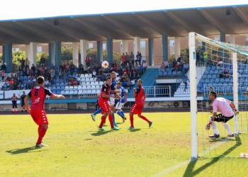 Los melillenses tuvieron ocasiones de gol pero no pudieron ser aprovechadas por ninguno de ellos
