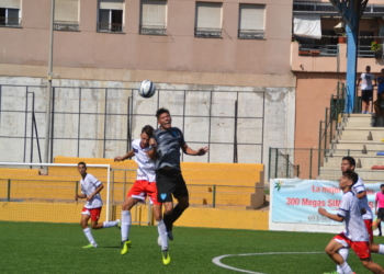 La escuadra madridista quiere adjudicarse su primera victoria sobre el césped sintético de La Espiguera.