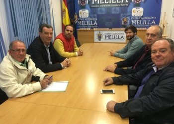 Antonio Miranda con los miembros de la directiva de la APDM.