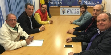 Antonio Miranda con los miembros de la directiva de la APDM.