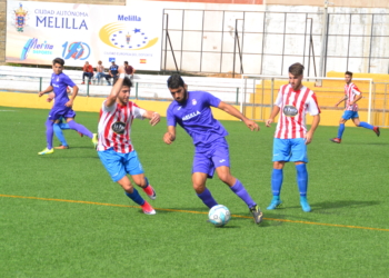 El jugador melillense, Ilias, en una jugada del último partido