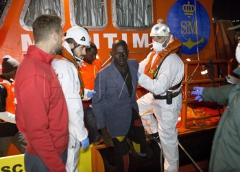Llegada a Motril de una embarcación que rescató a decenas de inmigrantes de una patera el pasado sábado