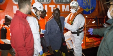 Llegada a Motril de una embarcación que rescató a decenas de inmigrantes de una patera el pasado sábado