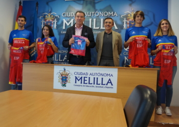 Foto de familia de los componentes que intervendrán en el spot promocional de Melilla.