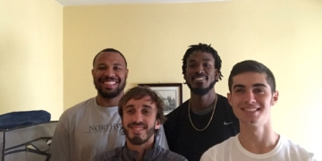 Los jugadores melillenses comparten piso con dos baloncestistas americanos