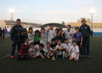Jugadores de la Peña Real Madrid, en la celebración del título