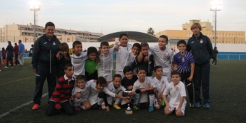 Jugadores de la Peña Real Madrid, en la celebración del título