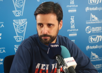 Alcoba, primer entrenador del Melilla Baloncesto.