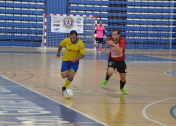 Yusef, a la izquierda, uno de los jugadores más regulares del cuadro local.