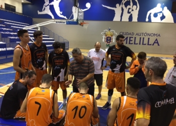 El cuerpo técnico del Enrique Soler, en uno de los tiempos muertos, de esta temporada liguera.
