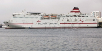 Málaga (España) 16/08/2017 Reportaje abordo del buque Fortuny de la compañía Trasmediterránea en el Puerto de Málaga. Zona de piscina, guardería y animadoras jugando al futbolín y al ping pong. RAP en la zona de información con el videowall. Bar /cafetería de popa y de la zona de butacas de turista. Capitán en el puente de mando y vista exterior.
Foto: Daniel Pérez