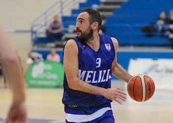 El base del Melilla Baloncesto, en plena acción de partido.