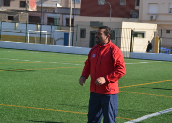 Ahmed Dris, técnico del CF Rusadir, fue expulsado en los últimos instantes.