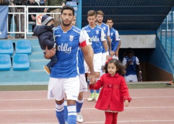 El capitán azulino, Mahanan, salta al terreno de juego en uno de los encuentros de la presente temporada.