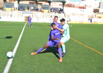 La Peña vende cara la derrota ante el líder