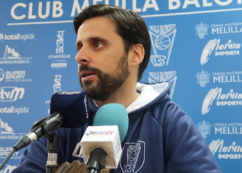 Alejandro Alcoba atendió ayer a los medios de comunicación.