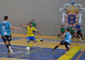 Imagen del derbi que se vivió ayer, en el pabellón Guillermo García Pezzi