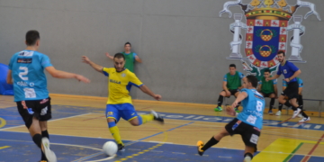 Imagen del derbi que se vivió ayer, en el pabellón Guillermo García Pezzi