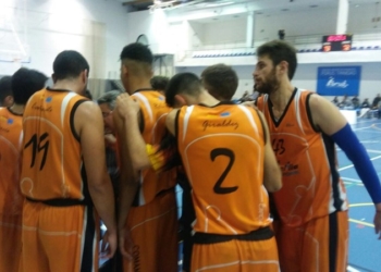 Grupo de jugadores del CAM Enrique Soler, antes del inicio de uno de sus partidos.