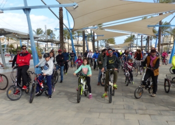 Numerosos melillenses participaron en una pedalada organizada por Melilla ConBici el pasado mes de febrero.