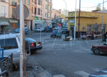Una rotonda y cambios en el tráfico son el inicio de la reforma del barrio del Polígono