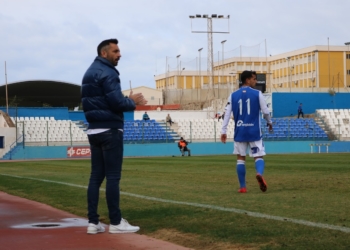 El técnico Manolo Herrero, durante el encuentro que se disputó el pasado domingo y que se terminó perdiendo frente a Las Palmas Atlético