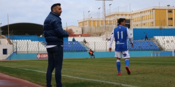 El técnico Manolo Herrero, durante el encuentro que se disputó el pasado domingo y que se terminó perdiendo frente a Las Palmas Atlético