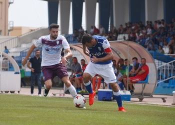Nacho Aznar en una acción del partido de la primera vuelta disputado en el Álvarez Claro