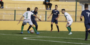 Imagen de una jugada del partido entre el CDE Melistar y el Antequera CF