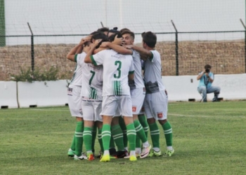 Los jugadores del Antequera CF celebran uno de los siete goles que le endosaron al conjunto melillense en el partido de la primera vuelta disputado en El Maulí