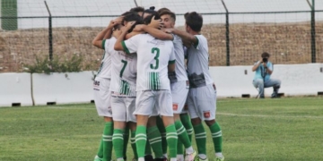 Los jugadores del Antequera CF celebran uno de los siete goles que le endosaron al conjunto melillense en el partido de la primera vuelta disputado en El Maulí