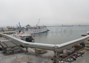 Marín anuncia una triple valla en el paseo    del espaldón y otra verja en el muelle Ribera I