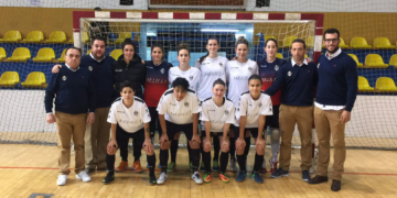 Imagen de la plantilla y del cuerpo técnico del conjunto melillense durante la presente temporada 2017/2018.