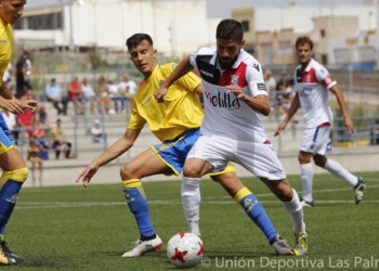 Zelu, con el balón fue uno de los jugadores más destacados en el encuentro de la primera vuelta de liga.