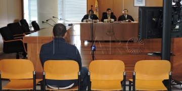 El condenado, antes de comenzar el juicio que se celebró en la Audiencia Provincial