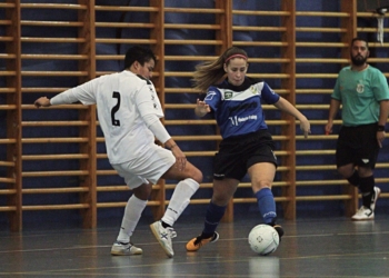 Raquel Souza, a la izquierda, en un lance del último partido.