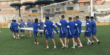 Jugadores de la primera plantilla unionista, en su trabajo de ayer