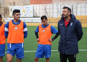 El técnico de la escuadra de nuestra ciudad, en una de las sesiones de entrenamientos de esta semana en La Espiguera.